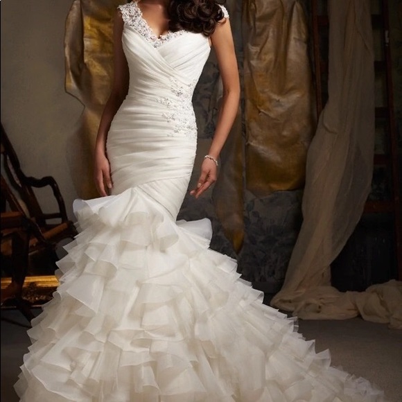 Beautiful wedding dress - Picture 2 of 6